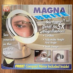 Magna Brite Magnifying Mirror & Eyeliner